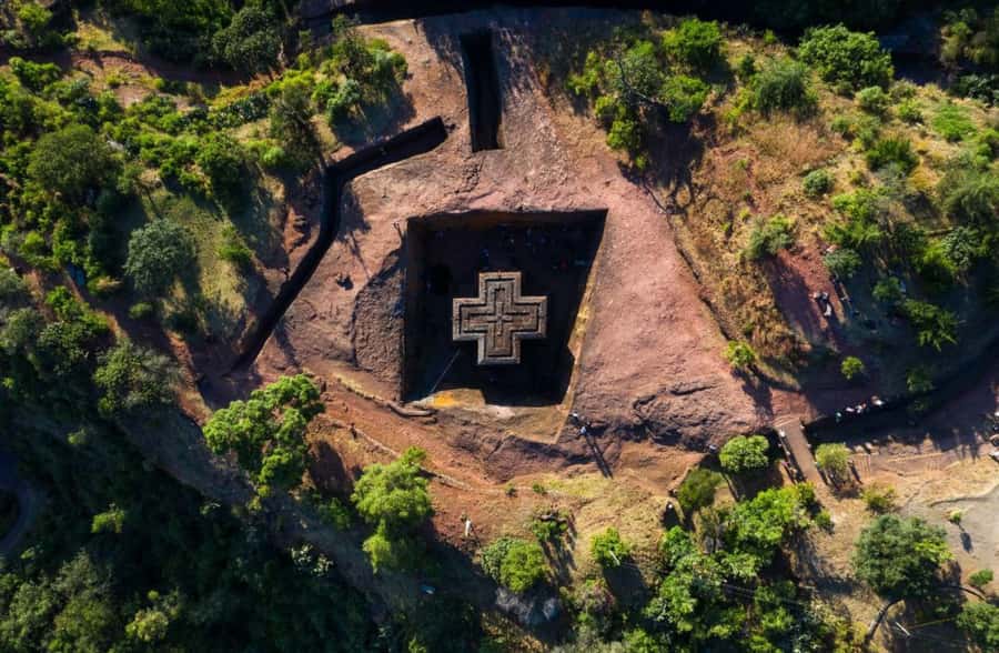 Full Day lalībela church's tour - The walking tour and coffee stop: small parts that help the day click