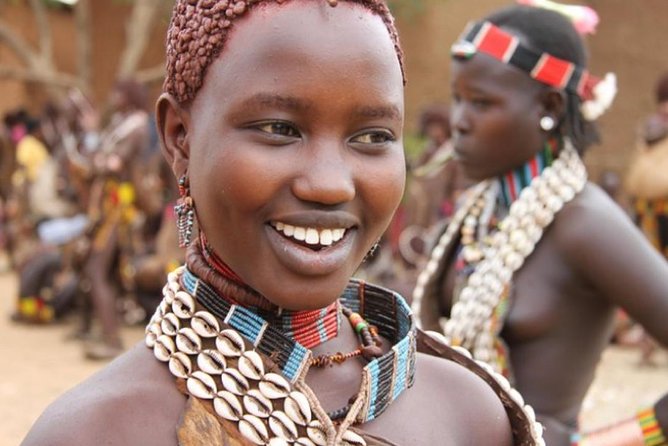 Omo Valley 4days 3nights Cultural Tour - Day 1: Konso Cultural Centre, Ari pottery, and Enset skirts in Jinka