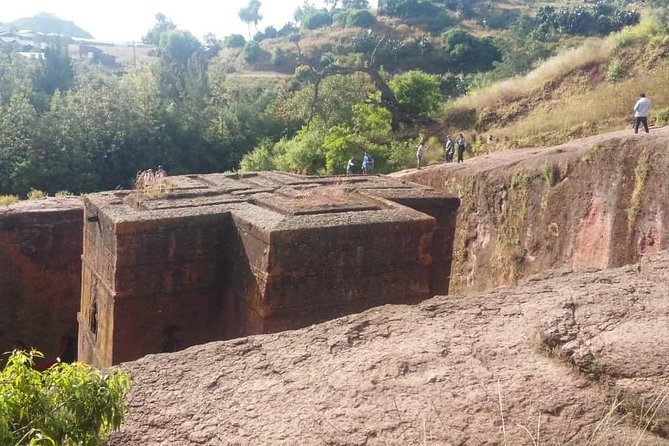 Tour 11 monolithic rock churches & museum in Lalibela & cave church with mummies - Back to town: lunch, the southeastern cluster, and St. George